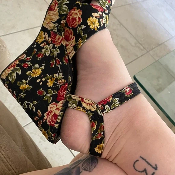 Beautiful Forever 21 Floral Wedges - Picture 3 of 13